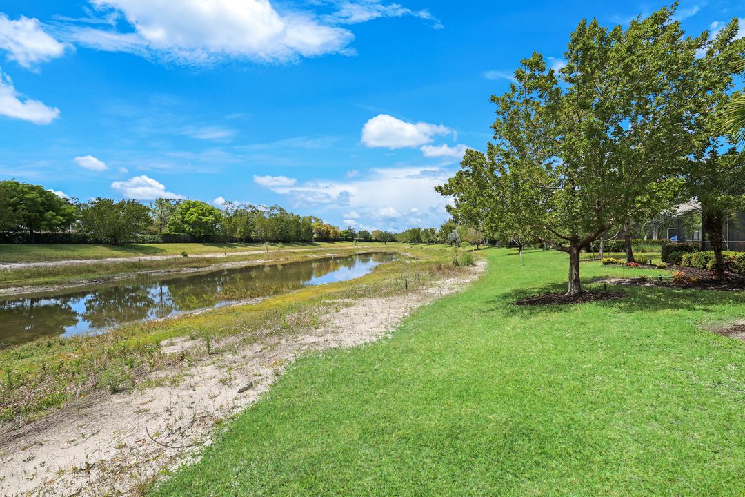 1839 Mustique St, Naples, FL 34120