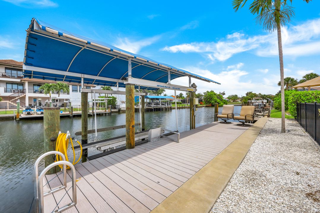 417 Lagoon Ave, Naples, FL 34108