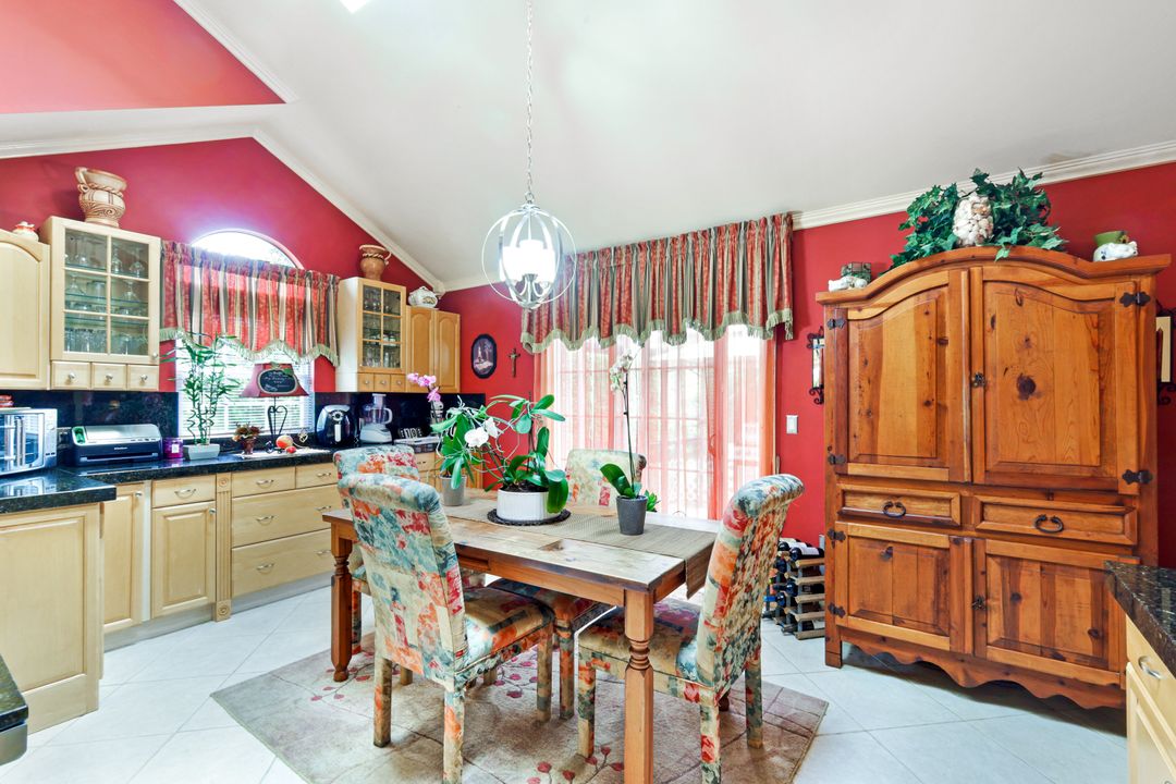 84 Valley Stream Ln, Naples, FL 34113