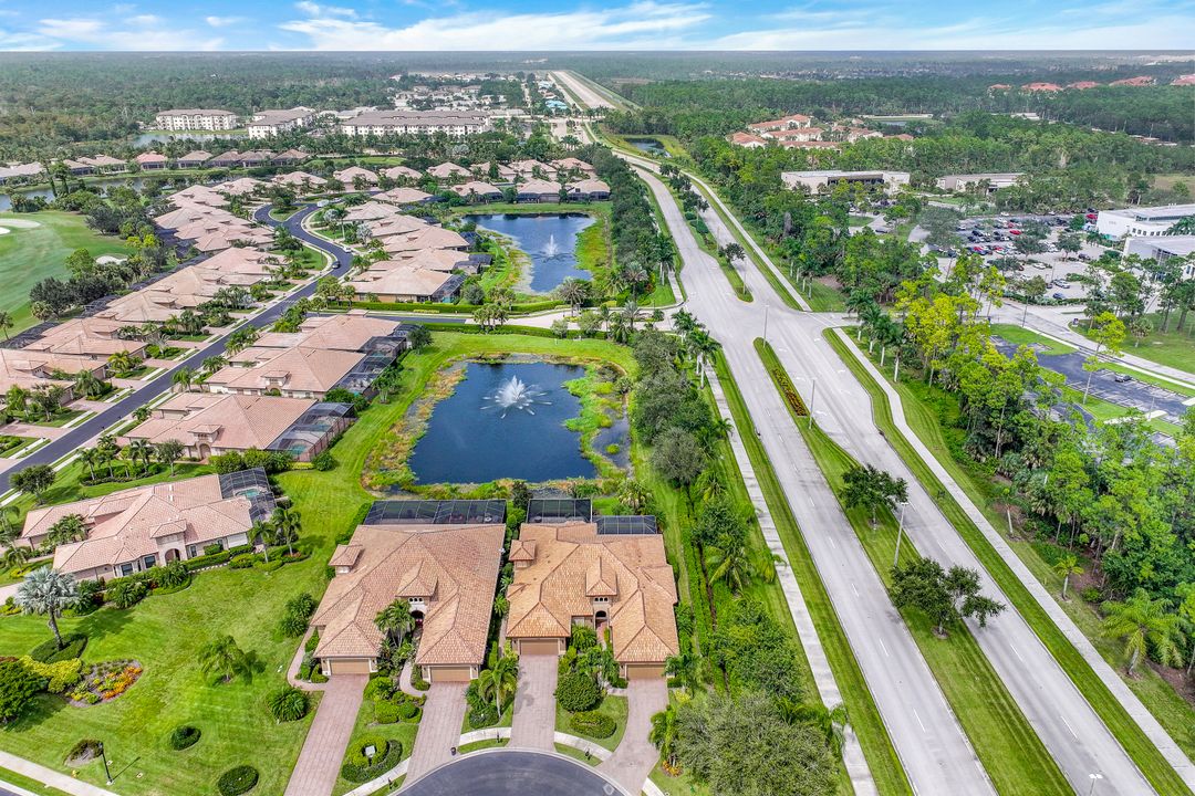 7598 Moorgate Point Way, Naples, FL 34113