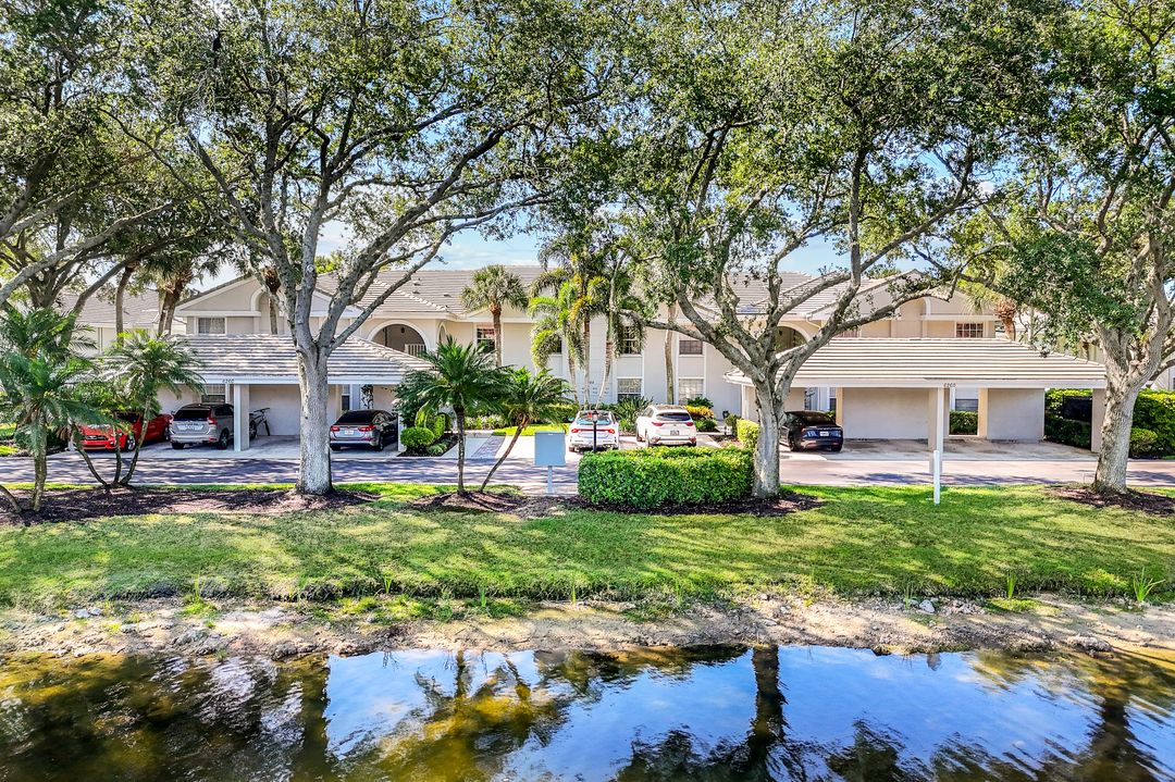 6260 Bellerive Ave #402, Naples, FL 34119