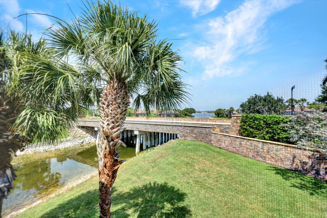 8723 Coastline Ct #202, Naples, FL 34120