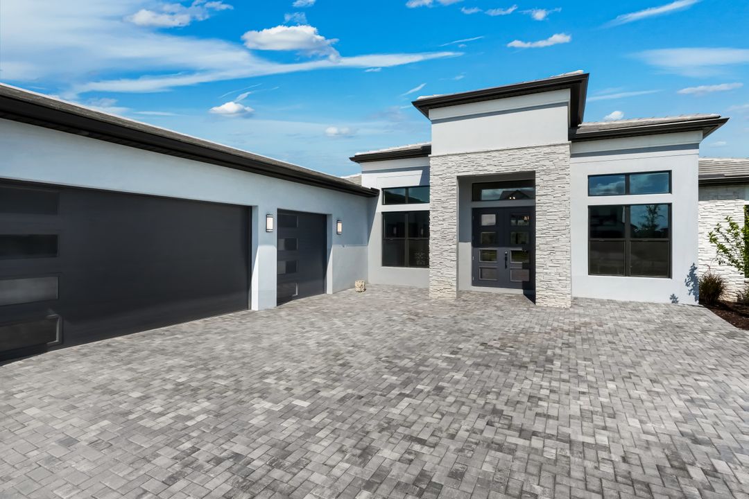 2428 Waterfront Cir, Sarasota, FL 34240
