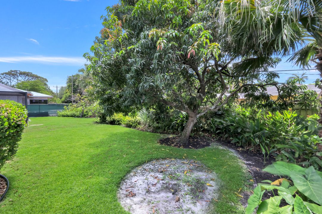 750 Southern Pines Dr, Naples, FL 34103