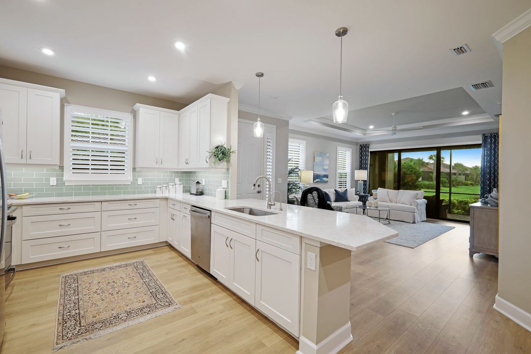 8033 Calle Canovas St, Naples, FL 34114