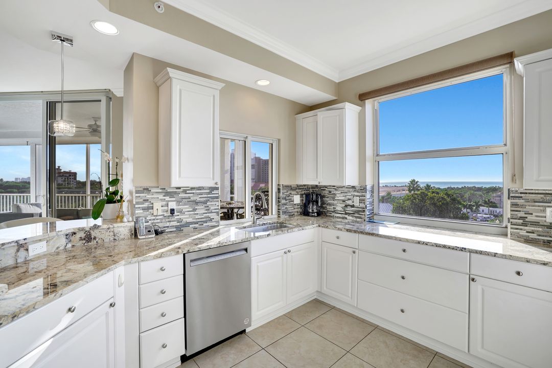 400 Flagship Dr #602, Naples, FL 34108