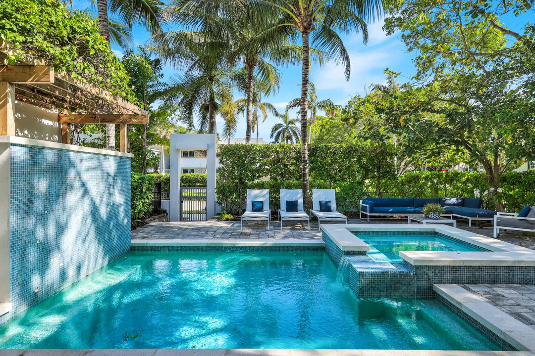 335 Banyan Blvd, Naples, FL 34102