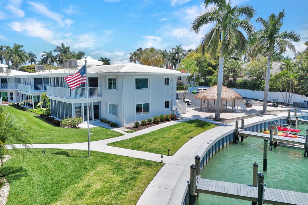 388 Harbour Dr #388, Naples, FL 34103
