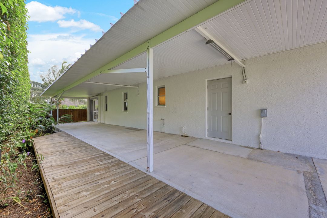 282 Madison Dr, Naples, FL 34110