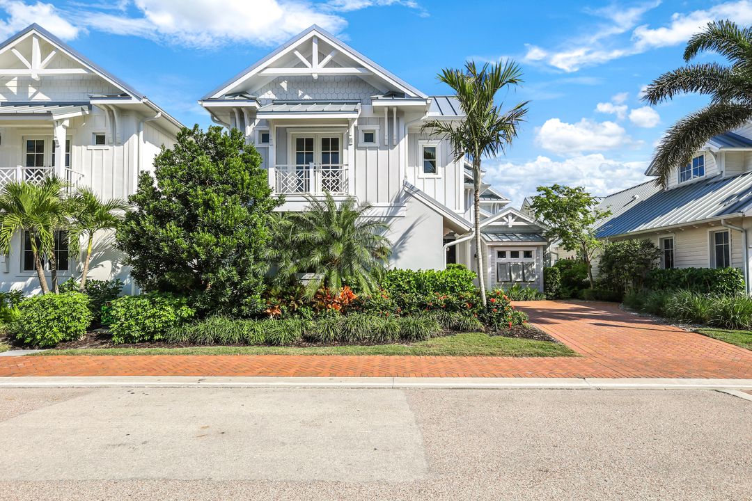 91 14th St S, Naples, FL 34102