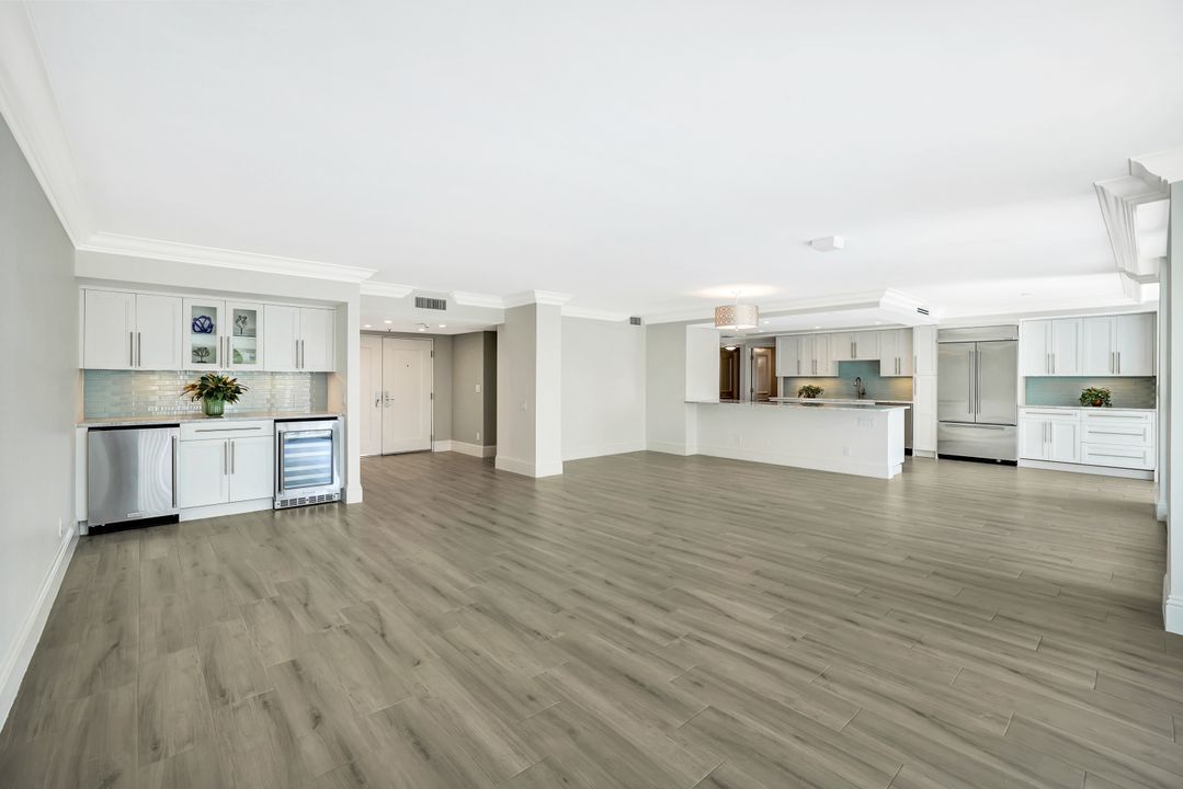 4401 Gulf Shore Blvd N #205, Naples, FL 34103