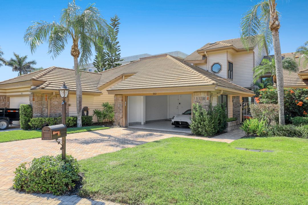 563 Park Shore Dr, Naples, FL 34103