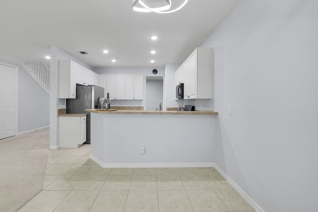 1370 Mariposa Cir #102, Naples, FL 34105