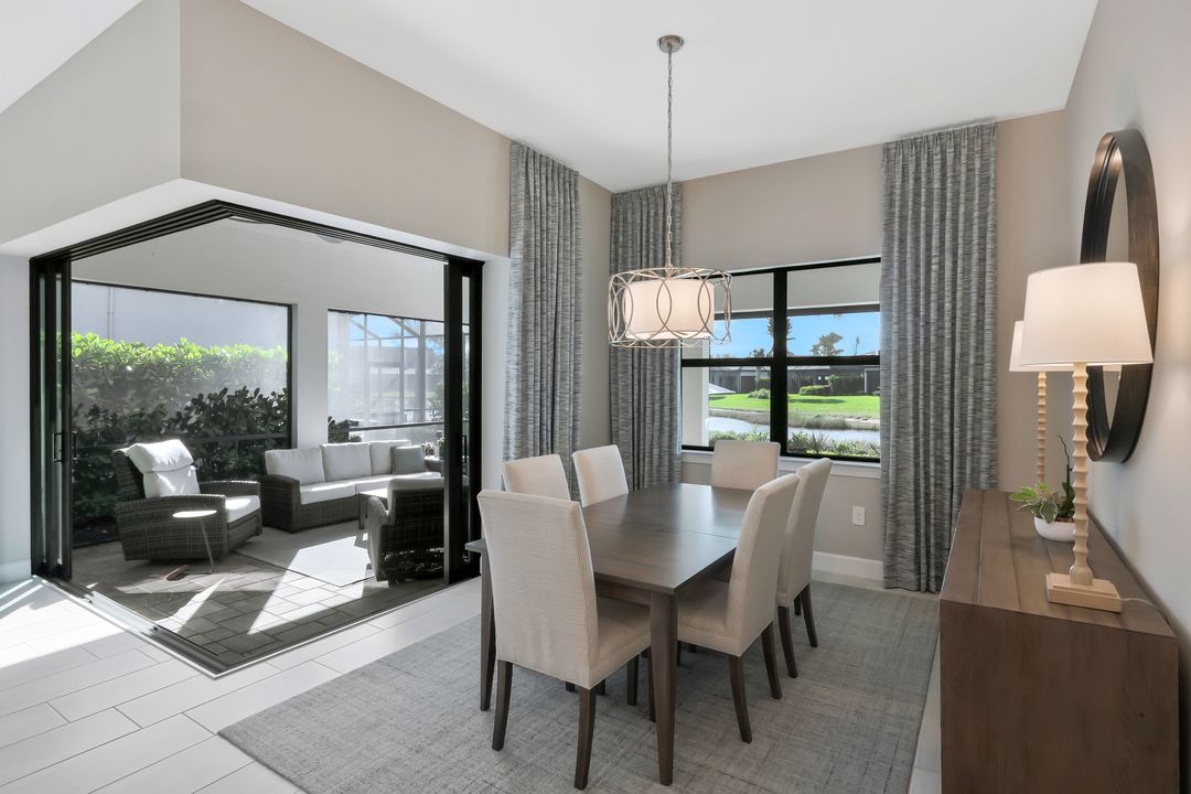 9815 Everglades Dr, Naples, FL 34120