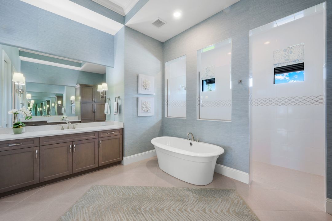 9010 Arrezo Ct, Naples, FL 34119
