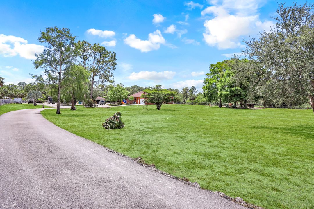 221 10th St SE, Naples, FL 34117