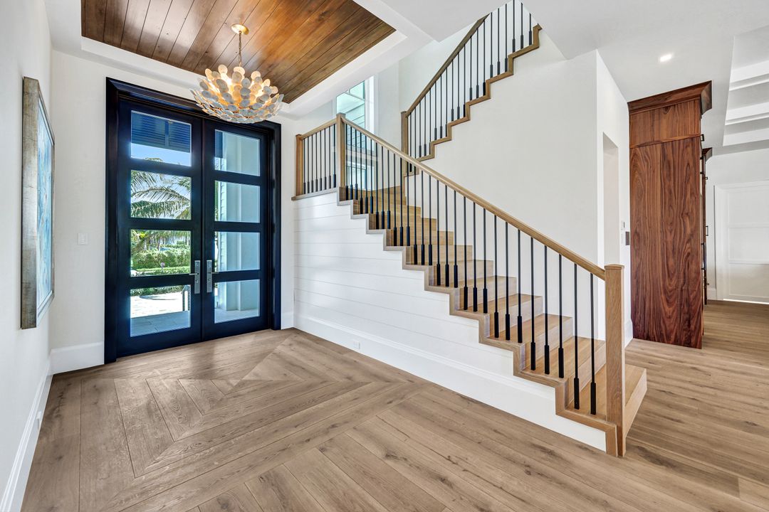 3637 Crayton Rd, Naples, FL 34103