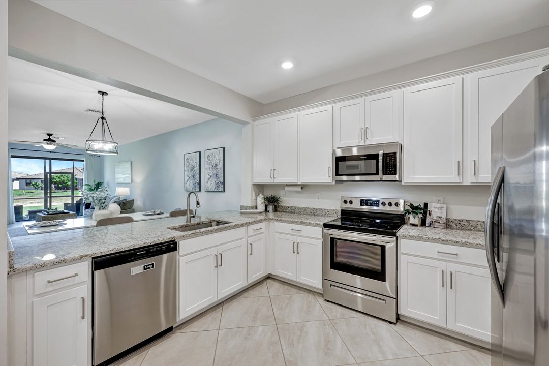13842 Hunter Oak Dr, Fort Myers, FL 33913