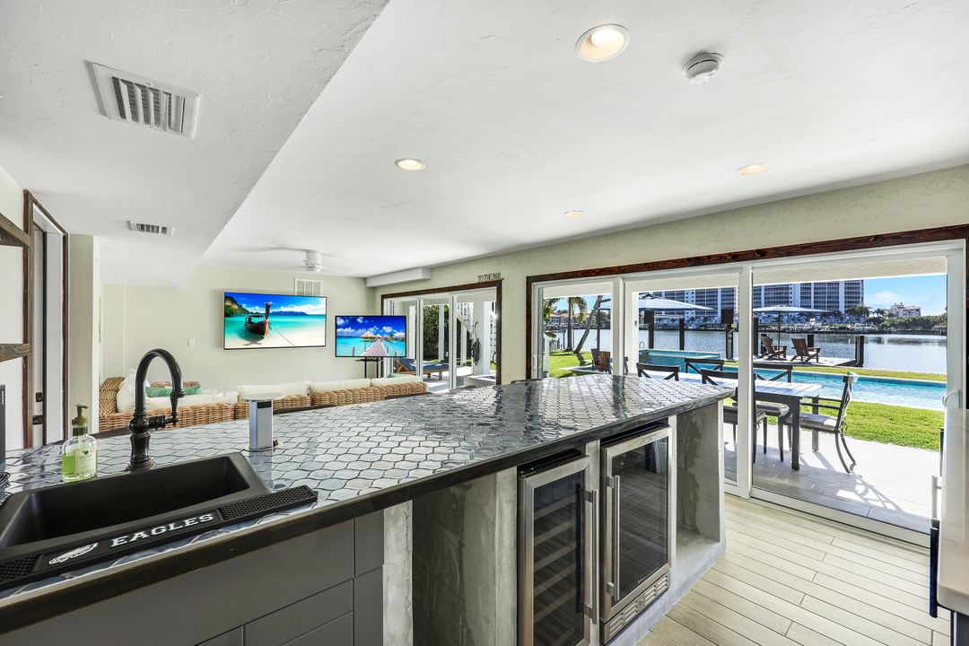 336 Oak Ave, Naples, FL 34108