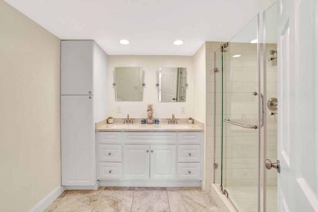 340 Horse Creek Dr #207, Naples, FL 34110