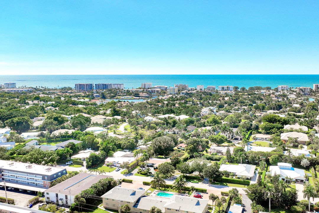 2000 Alamanda Dr #104, Naples, FL 34102