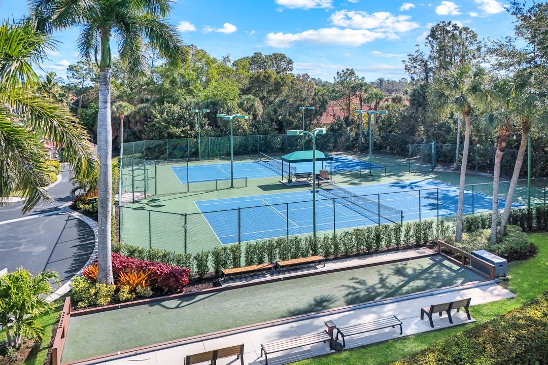 7755 Berkshire Pines Dr, Naples, FL 34104