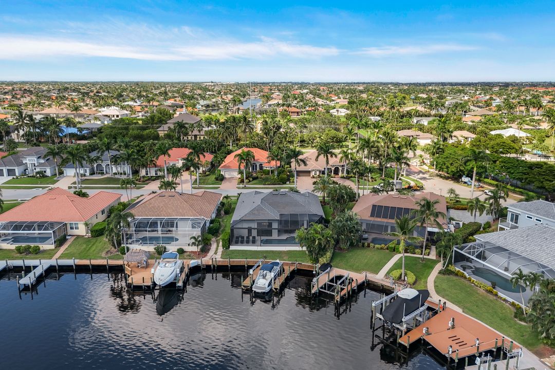 1812 Lagoon Ln, Cape Coral, FL 33914