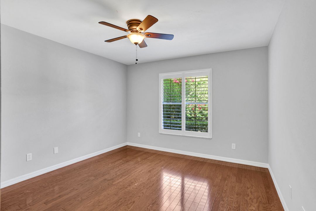 10631 Regent Cir, Naples, FL 34109