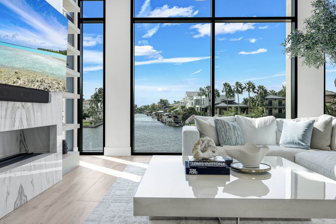 348 Seagull Ave, Naples, FL 34108