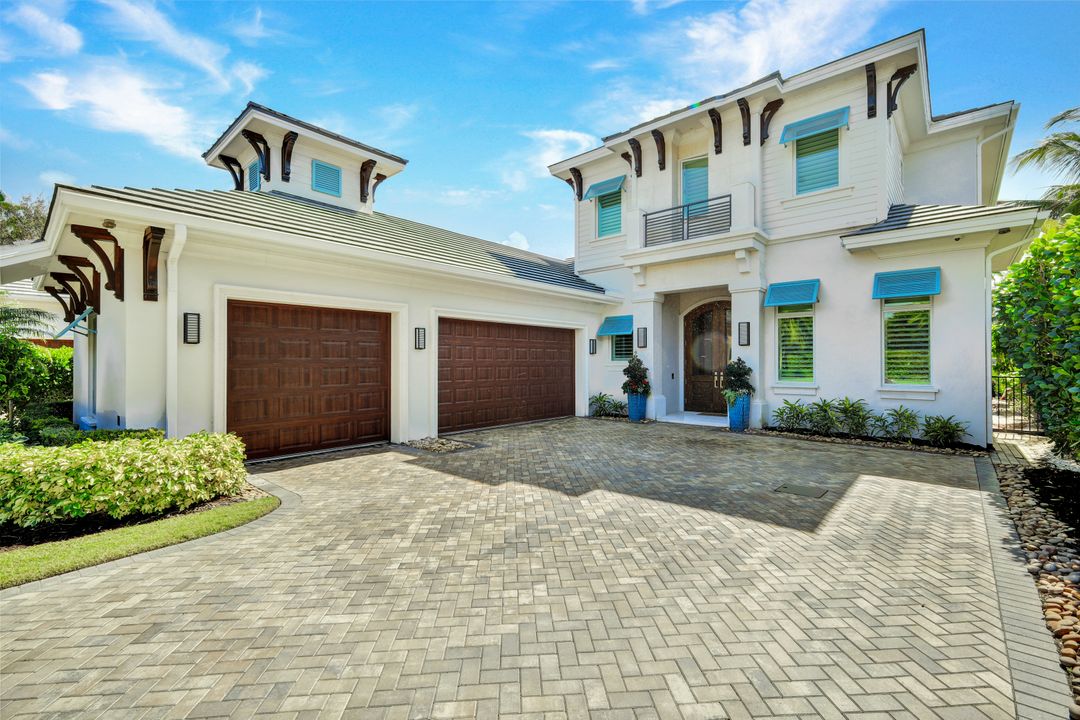 6892 Leeward Wy, Naples, FL 34109