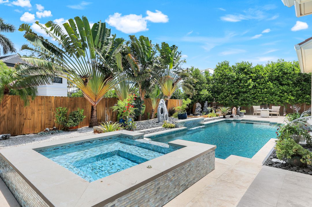 491 Wedge Dr, Naples, FL 34103