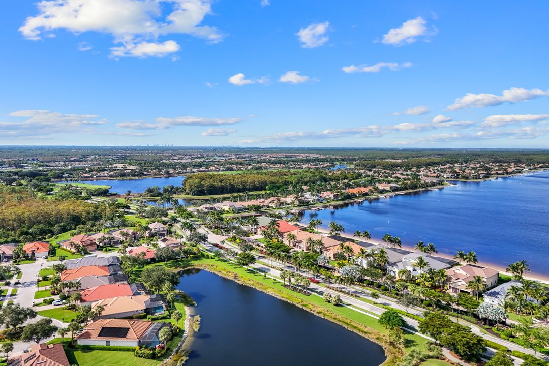 9075 Breakwater Dr, Naples, FL 34120