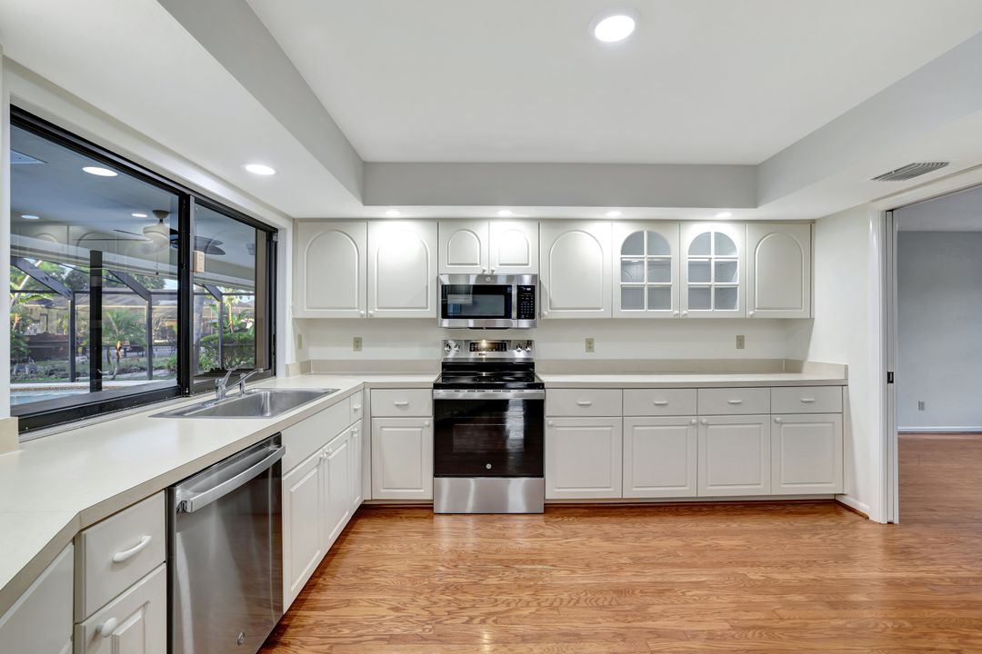 2460 Kings Lake Blvd, Naples, FL 34112
