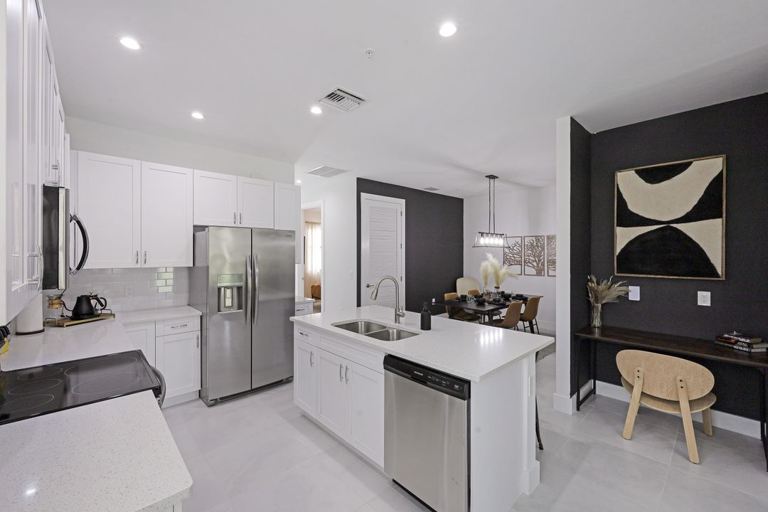 3040 Thomasson Dr, Naples, FL 34112