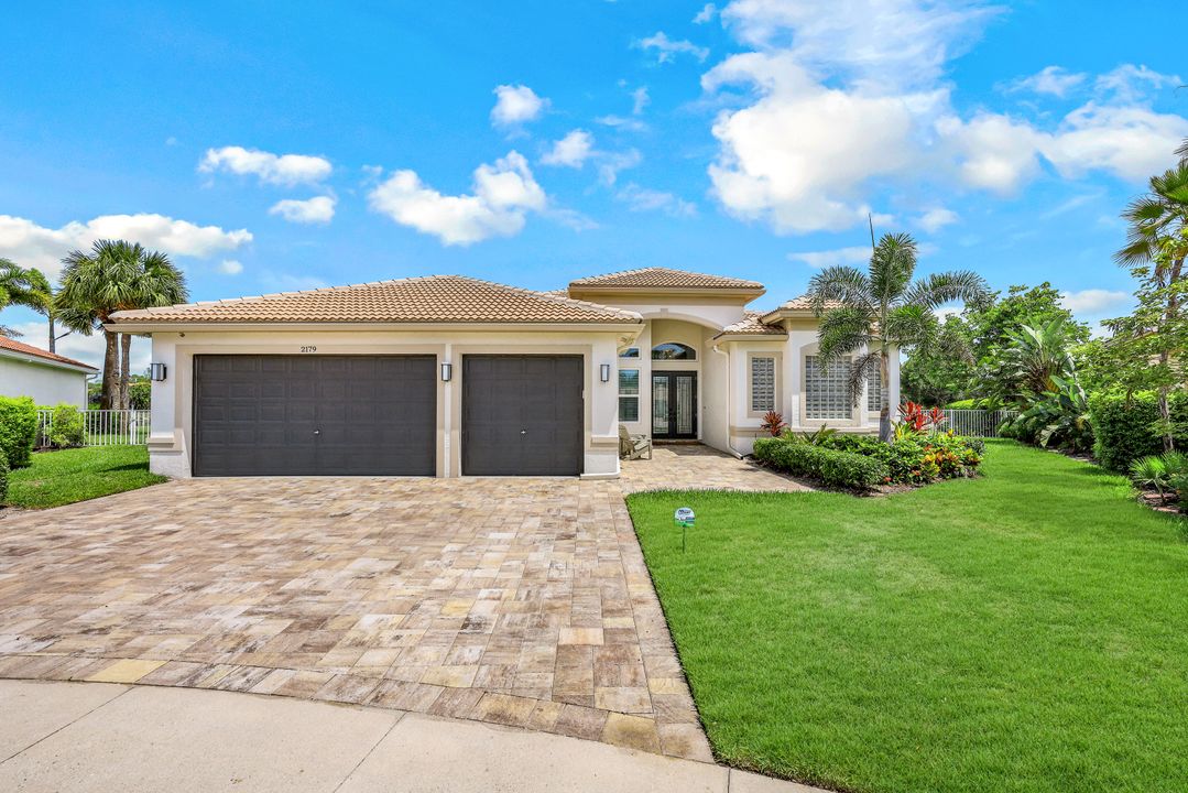 2179 Canary Island Cove, Naples, FL 34119