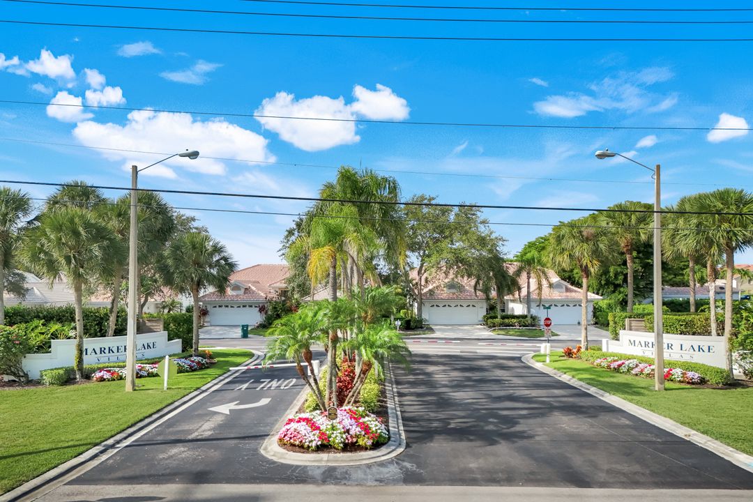 2266 Stacil Cir, Naples, FL 34109