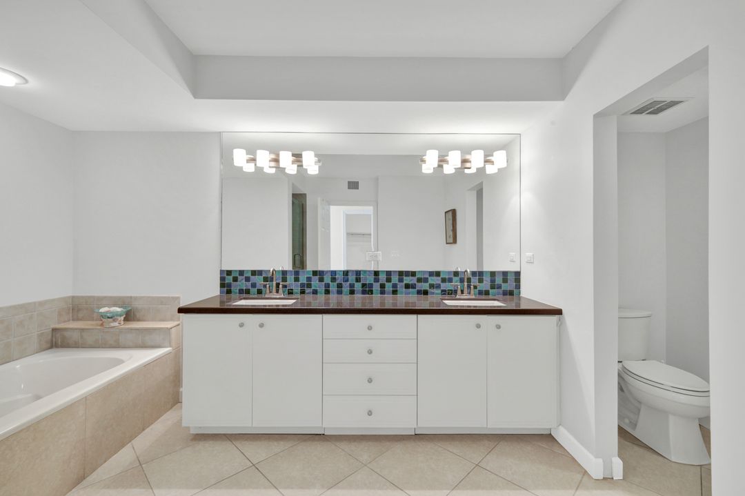 4051 Gulf Shore Blvd N #700, Naples, FL 34103