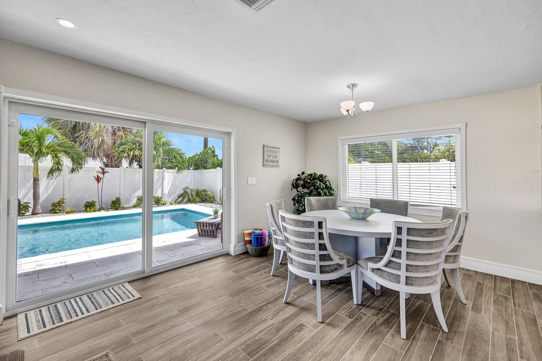 701 93rd Ave N, Naples, FL 34108