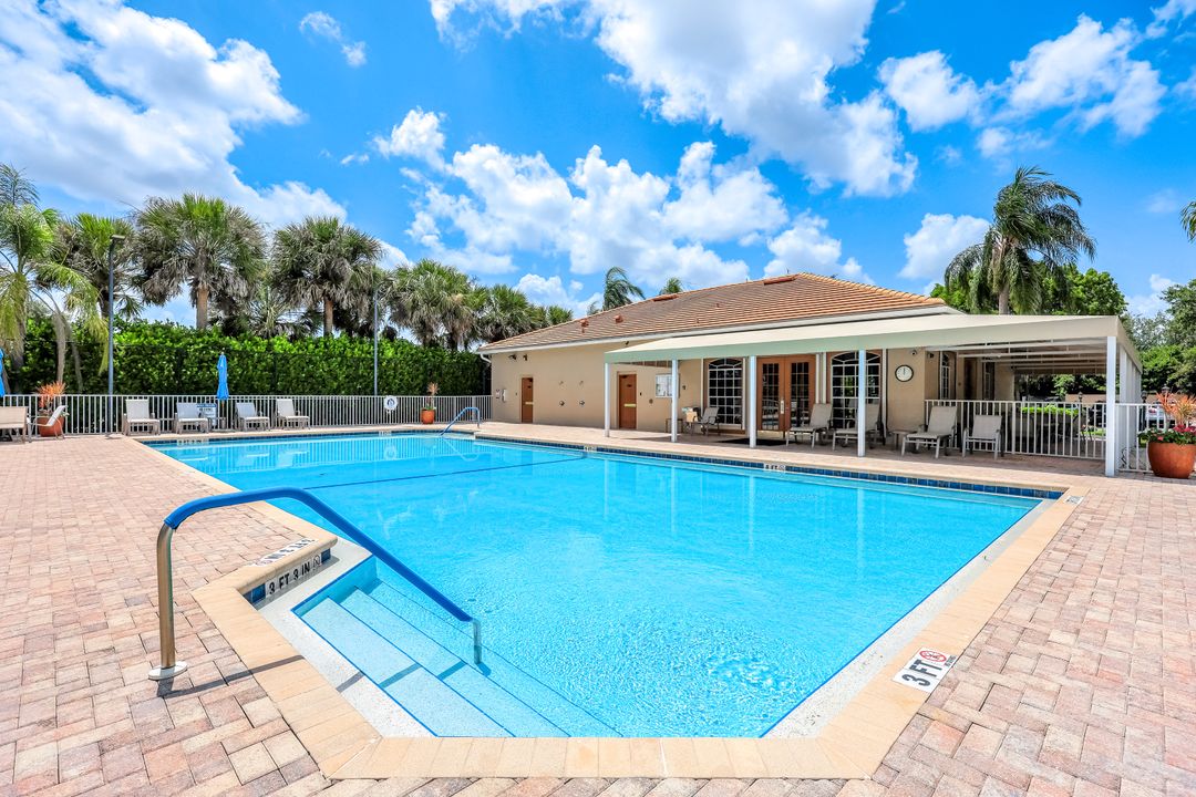 2041 Crestview Way, Naples, FL 34119