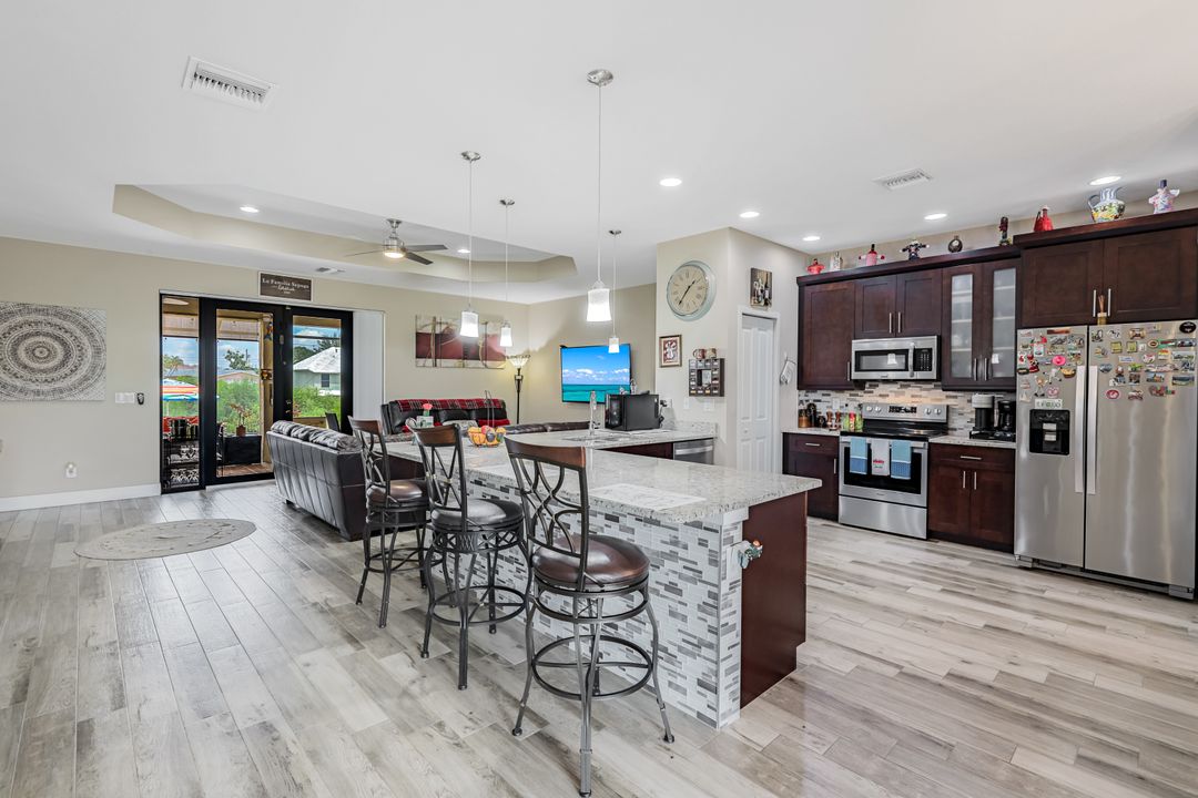 301 SE 21st Ln, Cape Coral, FL 33990