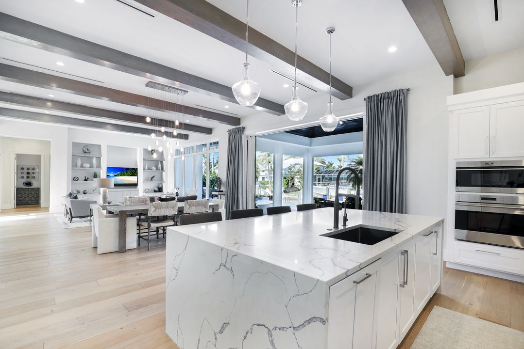 1501 Bluefin Ct, Naples, FL 34102