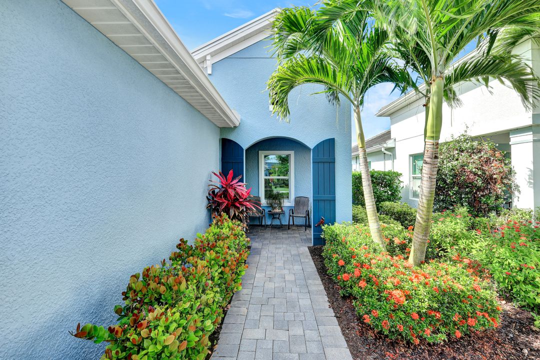 2319 Marquesa Cir, Naples, FL 34112