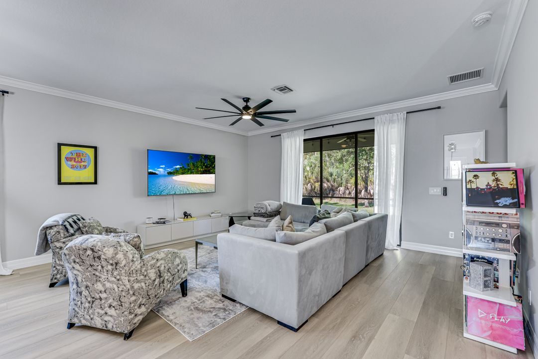 4331 Raffia Palm Cir, Naples, FL 34119