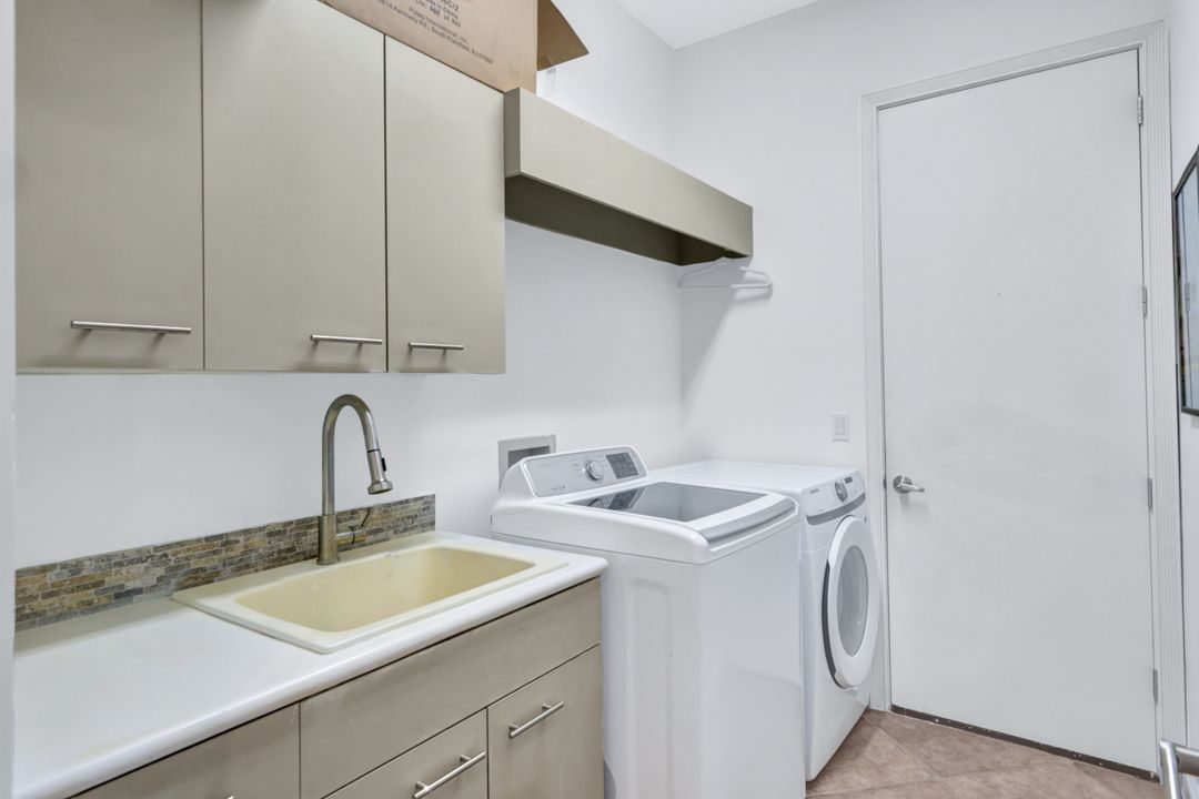 874 Wyndemere Way, Naples, FL 34105