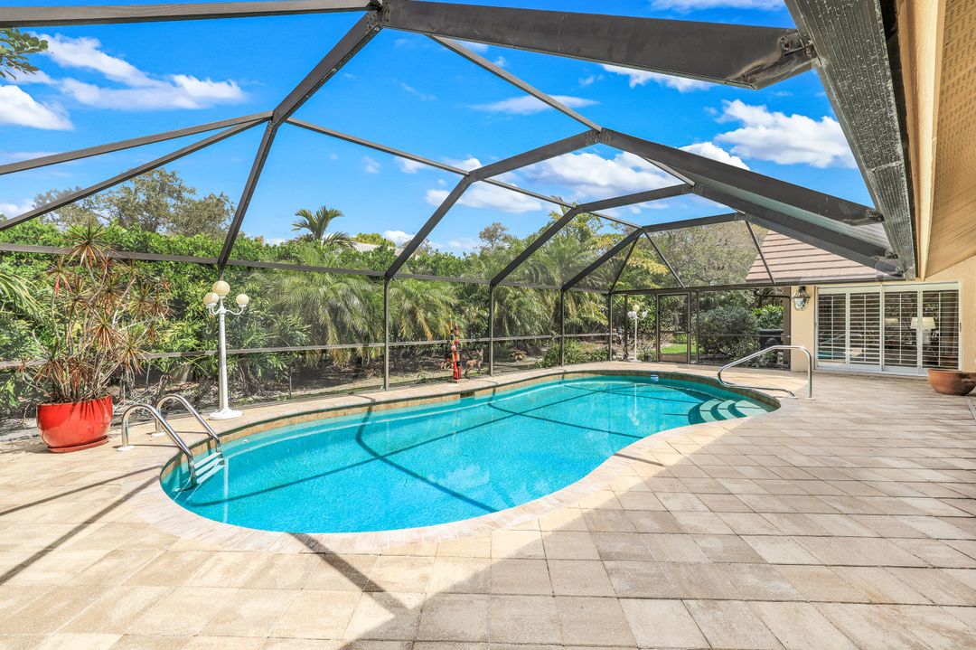 811 Pitch Apple Ln, Naples, FL 34108