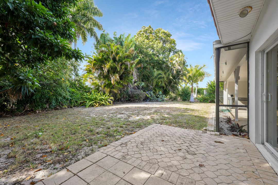 523 E Valley Dr, Bonita Springs, FL 34134