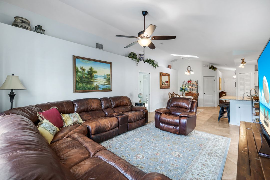 9814 Country Oaks Dr, Fort Myers, FL 33967