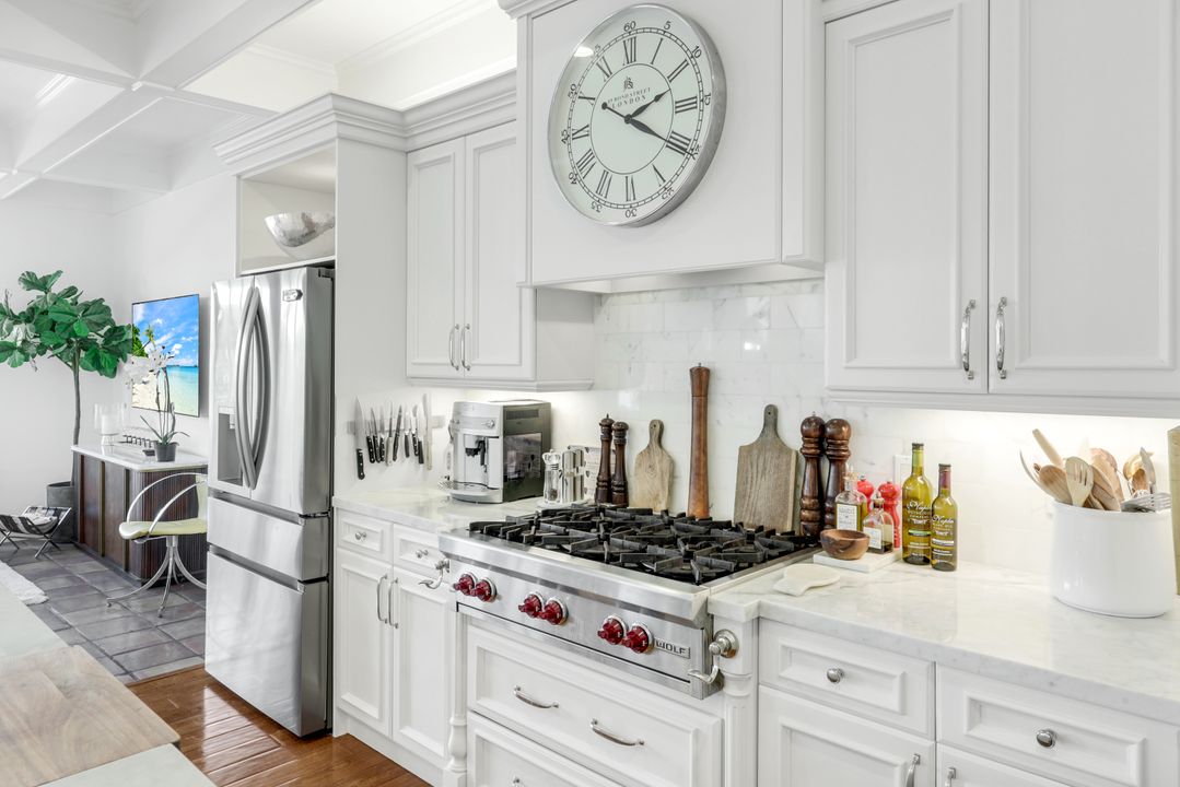 180 Edgemere Way S, Naples, FL 34105