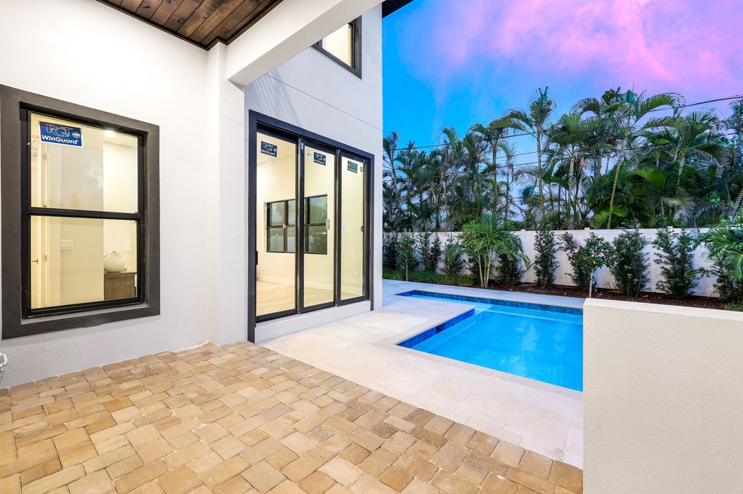 524 103rd Ave N, Naples, FL 34108