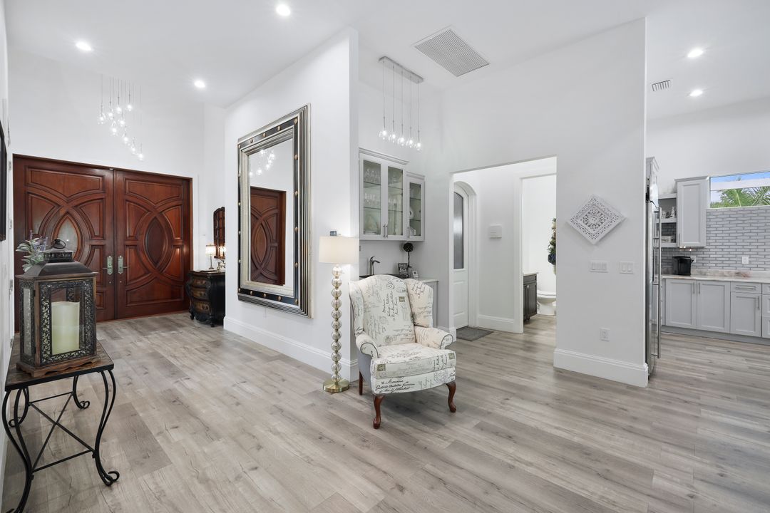 5203 Raintree Ln, Naples, FL 34113